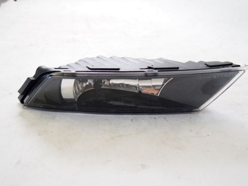 Skoda Superb 3 III 15-19r Nebelscheinwerfer rechts 3V0941700