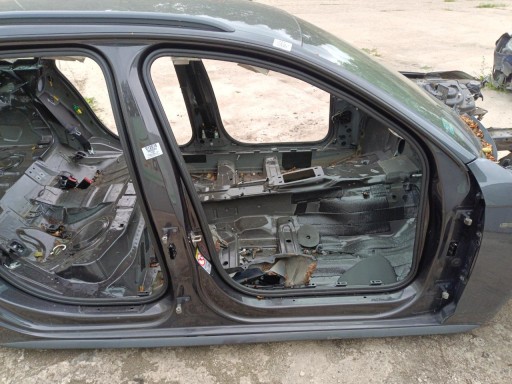 01 - AUDI A4 B8 РАМА ЧВЕРТЬ СТІЙКА ПРАВА