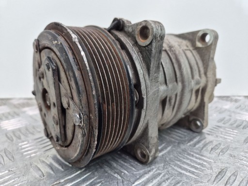 Mercedes Sprinter W907 W910 2.2 compressor of the air conditioning 03935853 OM651