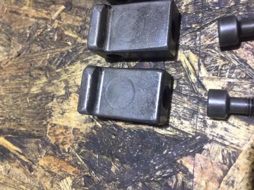 AUDI A3 8P 1.9 TDI Halter Schrauben LAPKA einspritz