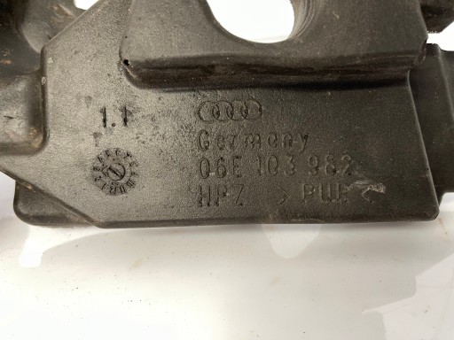 AUDI A6 C7 2.8 FSI cover 06E103982