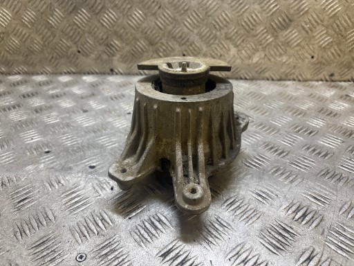 holder engine mount left MERCEDES-BENZ C KLASA W205 A2052406617