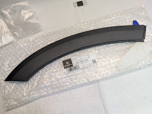 A2477302702 A2477302702 - Обшивка дверей права задня mercedes gla w247 новий оригінал