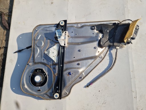 2128201202 A2128201202 - Mercedes w212 e class замок підйому механізму вікна a2047301335