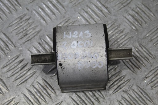 A2052405300 - Подушка лапки коробки передач e-class w213