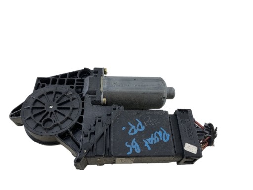 VW PASSAT B5 LIFT Micro moteur Vitres Droite Avant 0130821694