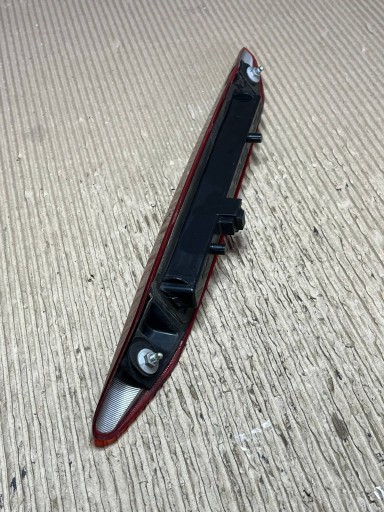 Trzecie light stop Subaru Legacy 84701AJ040