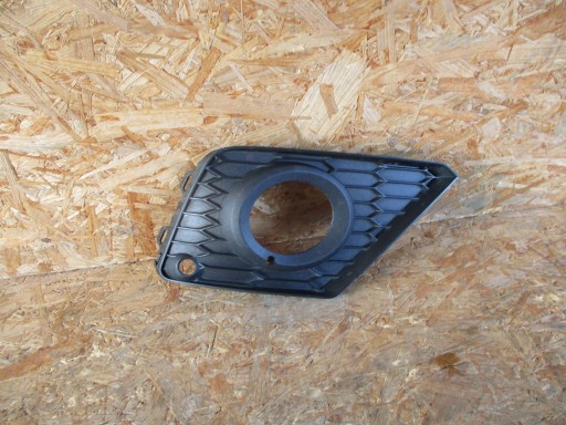 grid right front of a bumper SEAT ARONA