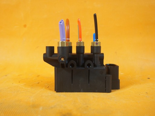 A.0.7.7. - Audi e-tron клапанний блок підвіски 4ke616013a