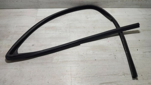Dacia Duster and 16r 1.6b front side right gasket windows door