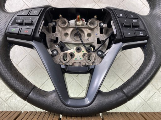 HYUNDAI TUCSON III 15-18 lenkrad SKORZANA MULTIFUNKCYJNA PERFOROWANA OE