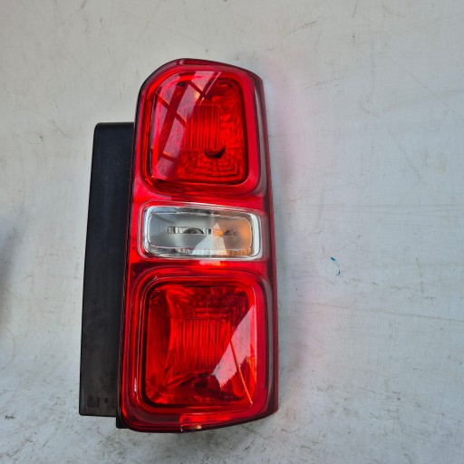PEUGEOT EXPERT III JUMPY III PROACE 16- far desna stražnji dio stražnja 9808243080
