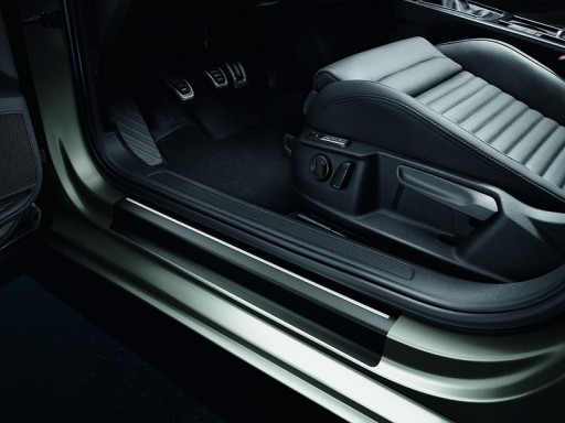 Защитная пленка порога боковой юбки VW Passat B8