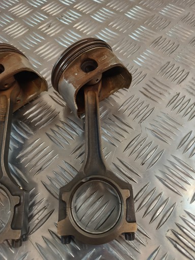 piston connecting rod FORD FOCUS MK III 1.6B