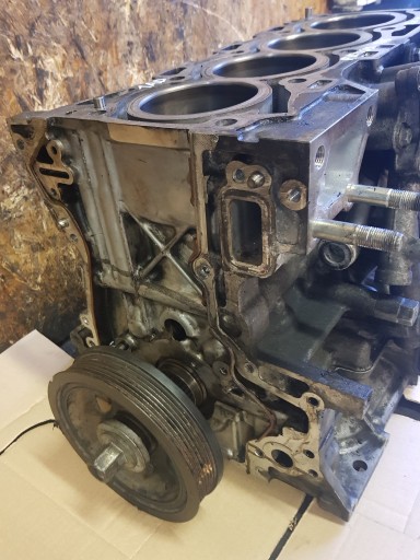 TOYOTA AVENSIS T25 2.0 D4D 1AD BLOK DOL of the engine pistons crank