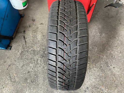 gomma zimowa 235/55R19 105V Dunlop Winter Sport 5 come nuovo 8mm