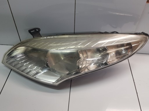 RENAULT MEGANE III světlo levá předek přední 260600018R pravostranné řízení UK