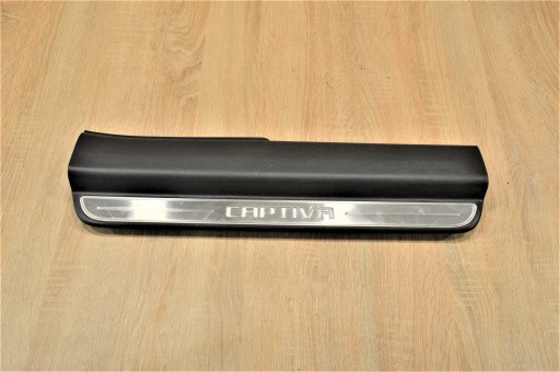 НАКЛАДКА ПОРОГА З ПІДСВІЧУВАННЯМ ПЕРЕДНІЙ ПРАВИЙ CAPTIVA