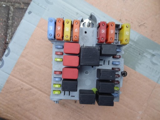 БЛОК ЗАПОБІЖНИКІВ АЛЬФА 159 1.9 JTD 50510968