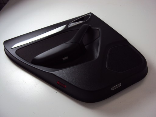 Оббивка задньої лівої двері AUDI Q3