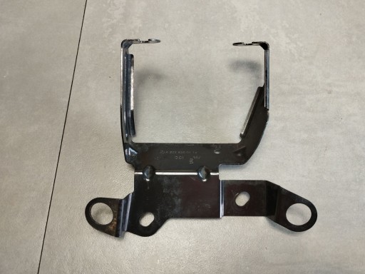 MERCEDES S KLASA W222 2014 bracket of a valve A2228300114