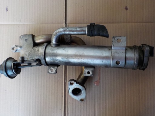 AUDI A4 B7 2.0 TDI Radiateur échappement 03G131512AJ