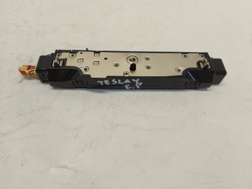 TESLA MODEL Y 2024r Verstärker ANTENA 1585601-00-E