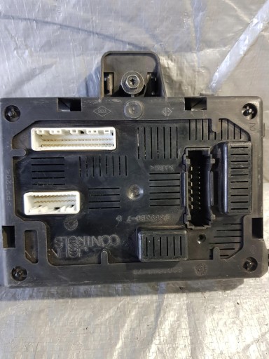 RENAULT CLIO III 1.5 DCI compartment module BSI 8200383473