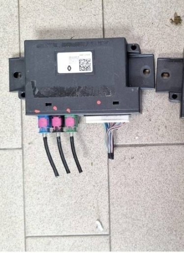 module control unit Renault Megane E-Tech 284E75741R 285J98061R
