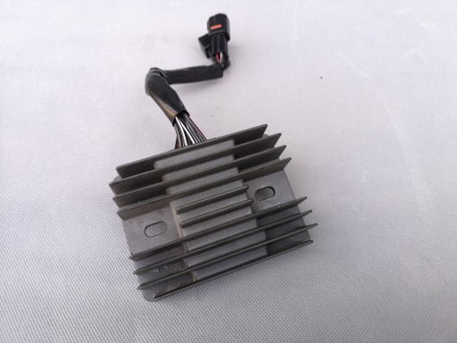 А. Регулятор напряжения SUZUKI VL 800 C50 11-19 R