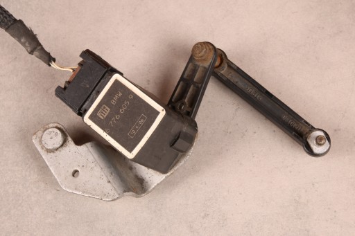 BMW 5' E61 5' E61 LCI sensor levelling of the lights left rear rear part 6776605