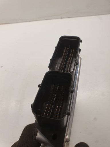 computer control unit of the engine AUDI A6 2.7 4F7910401