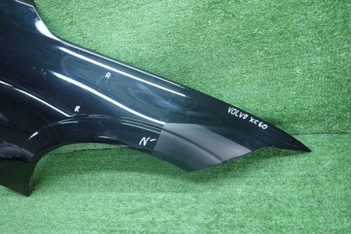 VOLVO XC60 blatník pravý přední předek