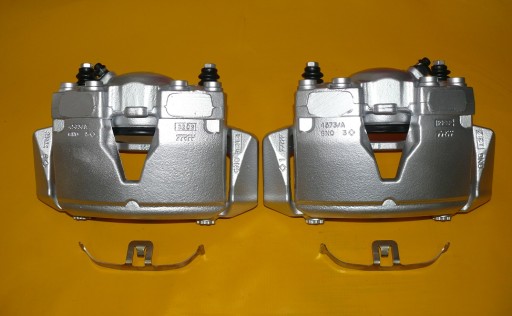 320MM 8K0615123E - Затискачі лівий правий передній AUDI A4 B8 320/30 07-15R.