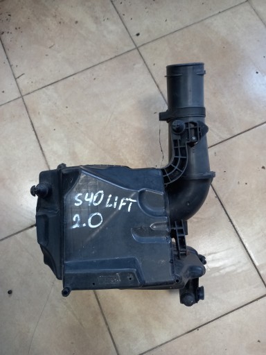 76894844 - Корпус воздушного фильтра VOLVO S40 V50.*