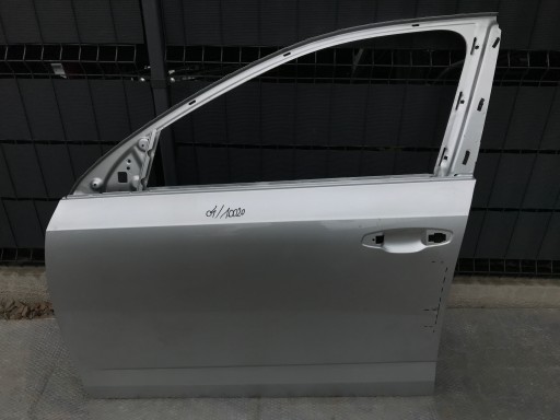 Skoda octavia 3 iii 5e left door 2012-