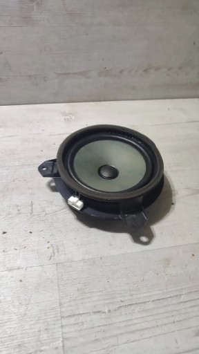 Toyota C-HR and 1.2 19r rear part side left speaker door