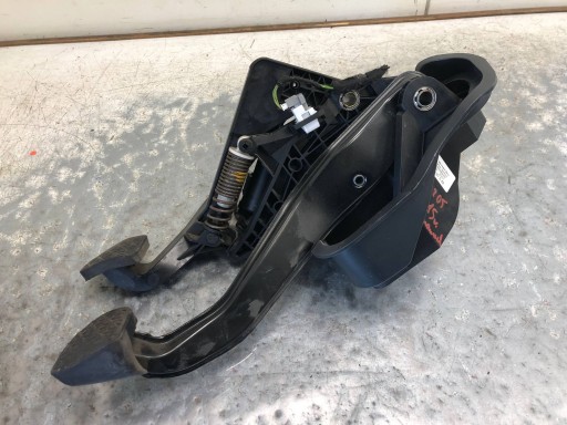 PEDAL brzdy spojky MERCEDES W205 A2052905700