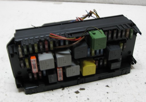 MERCEDES W212 KOMBI 14R compartment of fuses module SAM A2129009225