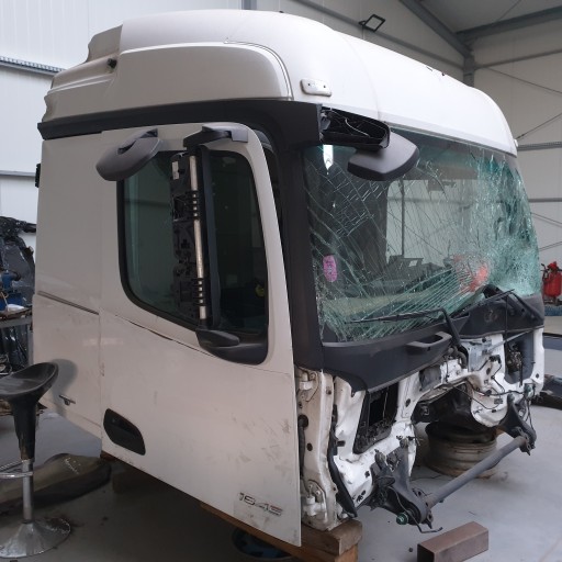 ACTROS MP4 ШИРОКАЯ КАБИНА STREAM SPACE 2500