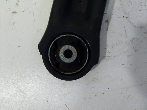Skoda Karoq arm front right (Q199)