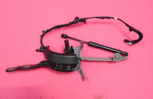 BMW 5 G31 петля люка л 7390413