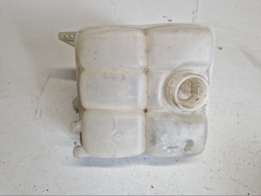 water tank of water FORD FOCUS MK3 KUGA 8A61-8K218-AE