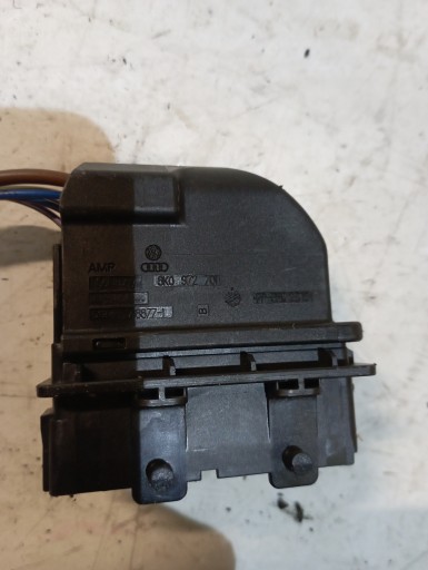KOSTKA Prise ZLACZE AUDI VW 8K0972701