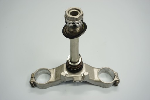 3685487963181912 - YAMAHA YZF-R1 RN09 02-03 НИЖНЯЯ ПОЛКА