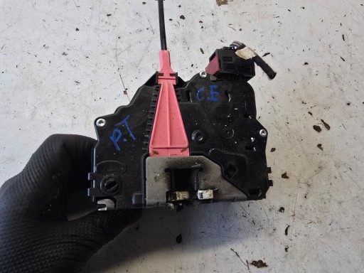 OPEL CORSA E Schloß Tür rechts vorne vorne 13431845 NM EUROPA