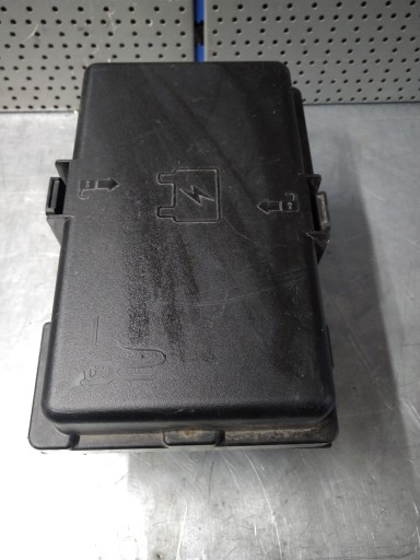 Блок запобіжників pacifica 16-20r