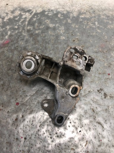 holder engine mount AUDI A4 B7 8E0199352F