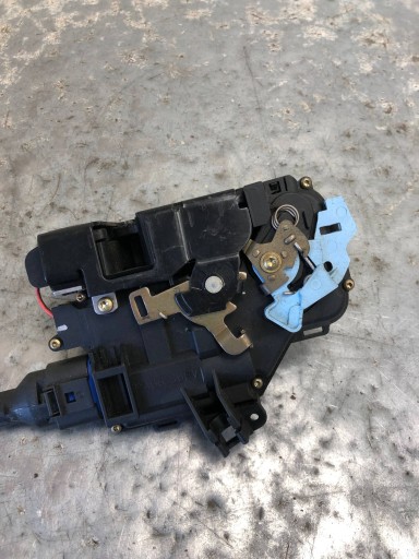 lock door left front VW GOLF V plus 3D1837015
