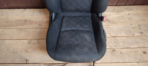 seat front right of the passenger Mercedes W203